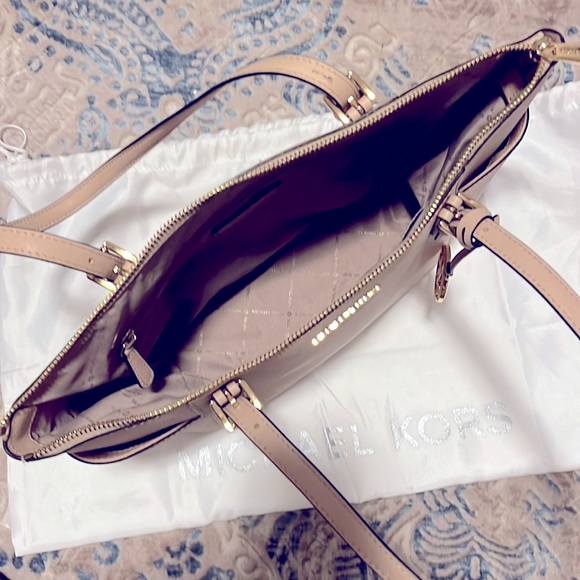 Michael Kors tote - Picture 2 of 3